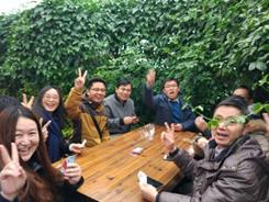 说明: E:\zdm\金沙娱乐城app
相关事务\金沙娱乐城app
介绍\开心的年青教师们.jpg